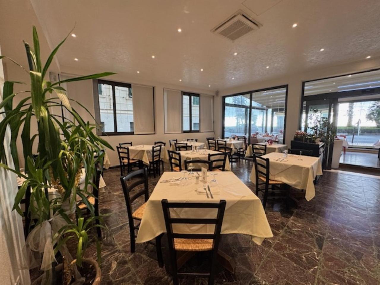 Hotel Ristorante Milton Varazze Extérieur photo