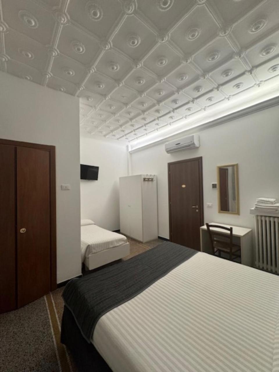 Hotel Ristorante Milton Varazze Extérieur photo