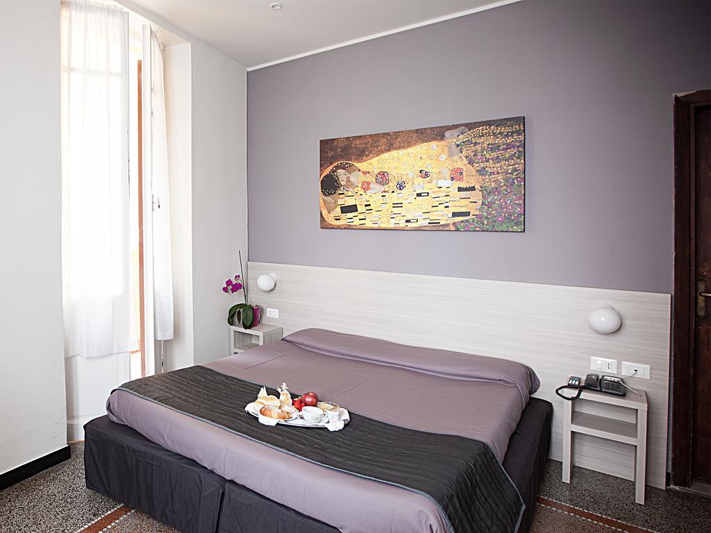 Hotel Ristorante Milton Varazze Extérieur photo
