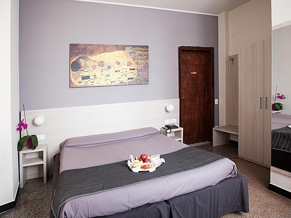 Hotel Ristorante Milton Varazze Extérieur photo