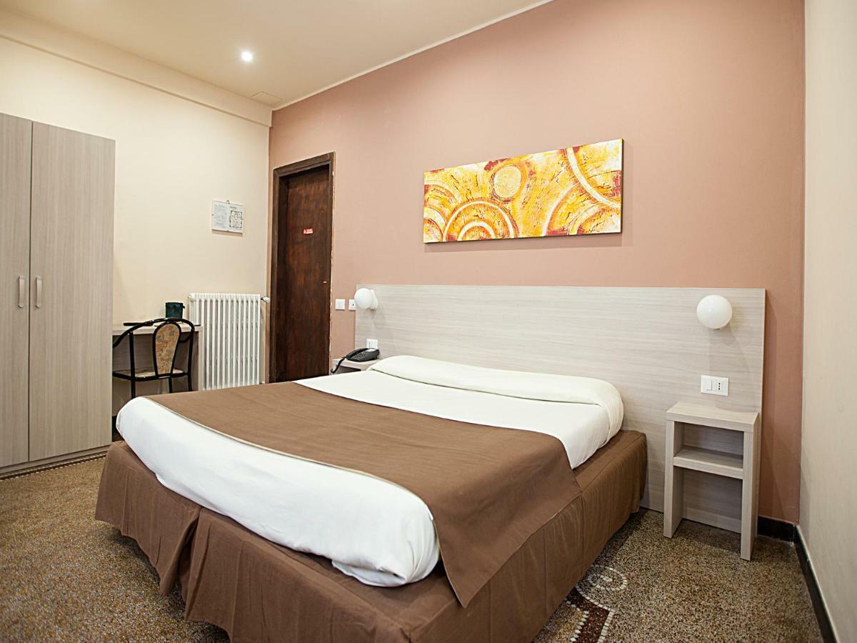 Hotel Ristorante Milton Varazze Extérieur photo